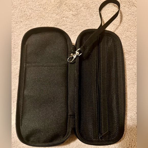 New:Pencil case, vegan leather, two compartments, black. Line yarn for carrying. - Picture 4 of 6